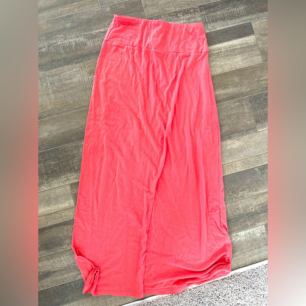 Missimo maxi skirt,size small, color is coral.